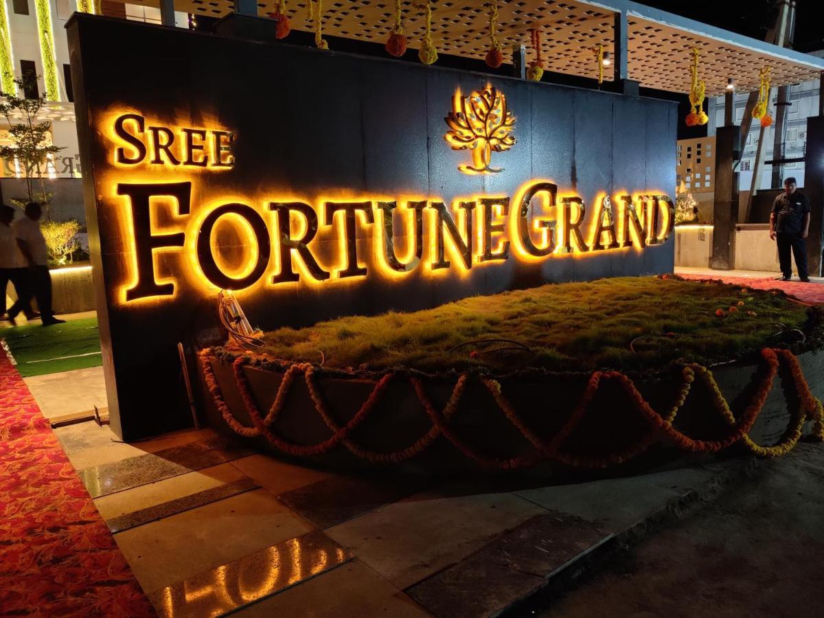Sree Fortune Grand, Tadepalli Hotel Tadepalle ภายนอก รูปภาพ