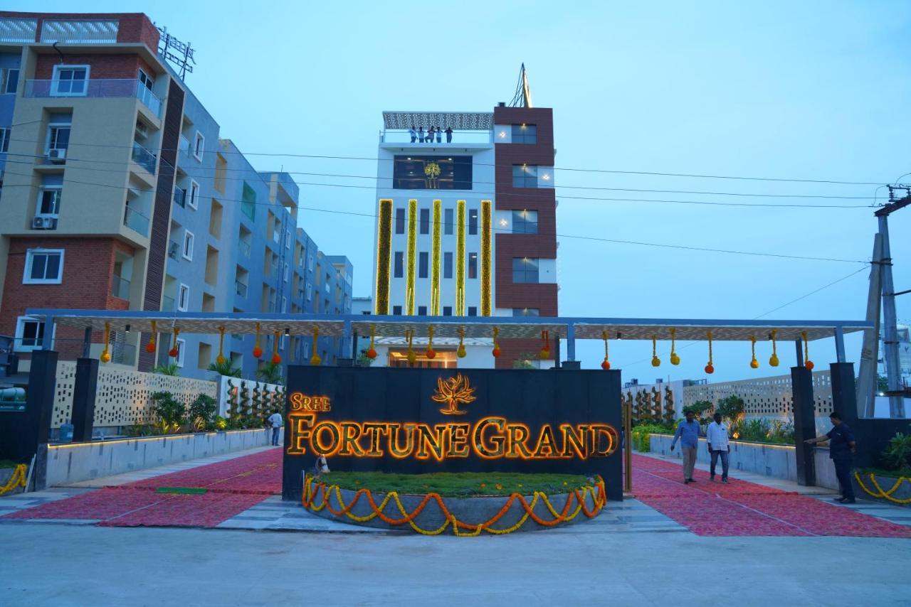Sree Fortune Grand, Tadepalli Hotel Tadepalle ภายนอก รูปภาพ