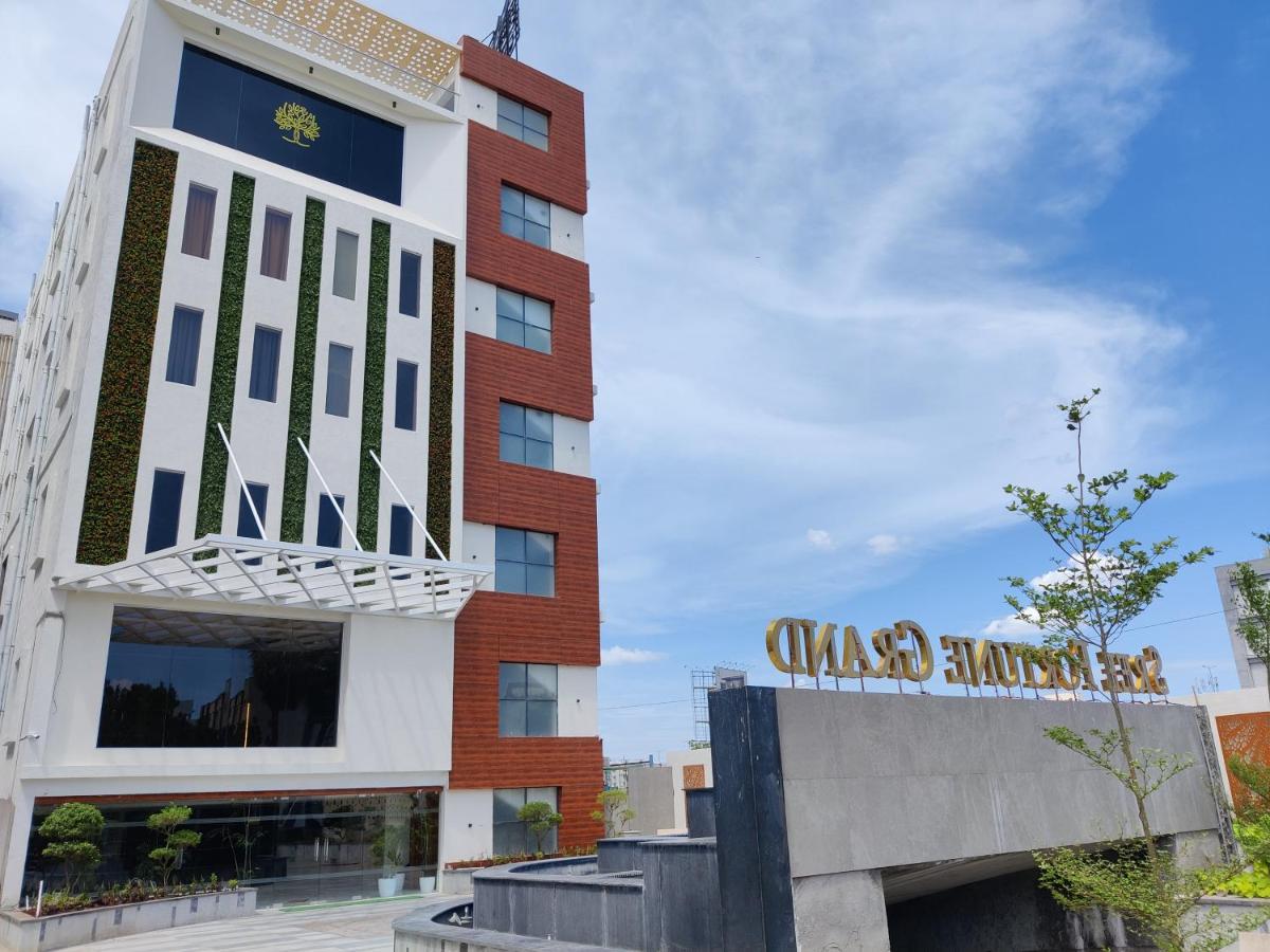 Sree Fortune Grand, Tadepalli Hotel Tadepalle ภายนอก รูปภาพ