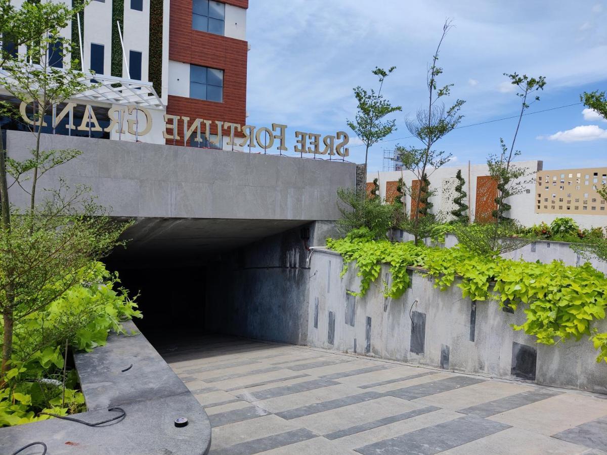 Sree Fortune Grand, Tadepalli Hotel Tadepalle ภายนอก รูปภาพ