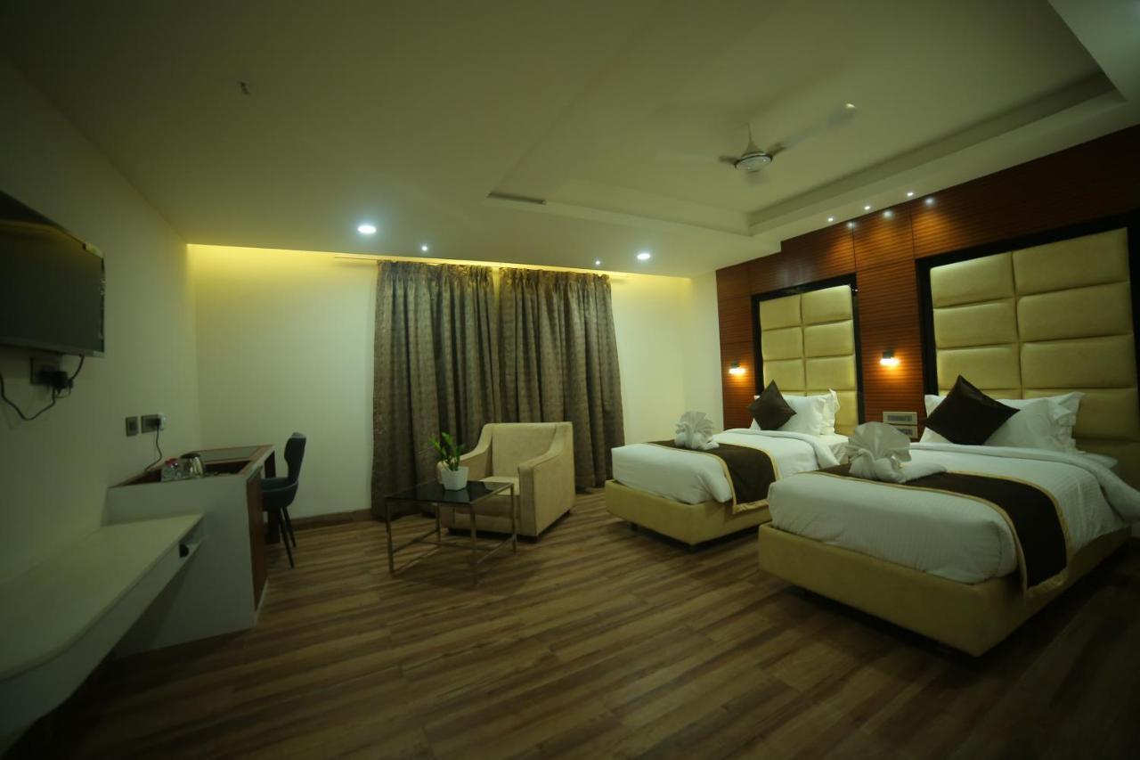 Sree Fortune Grand, Tadepalli Hotel Tadepalle ภายนอก รูปภาพ