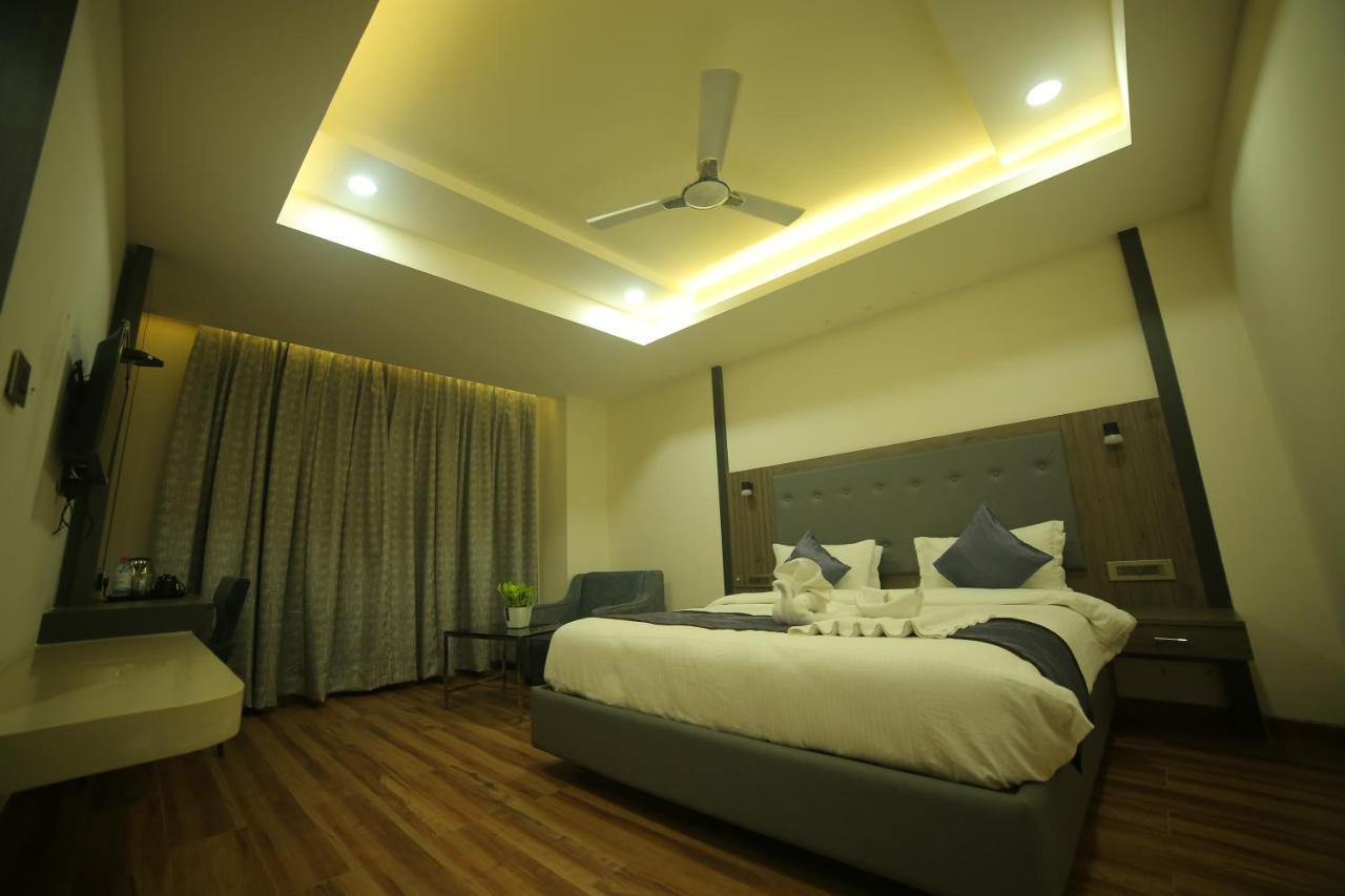 Sree Fortune Grand, Tadepalli Hotel Tadepalle ภายนอก รูปภาพ