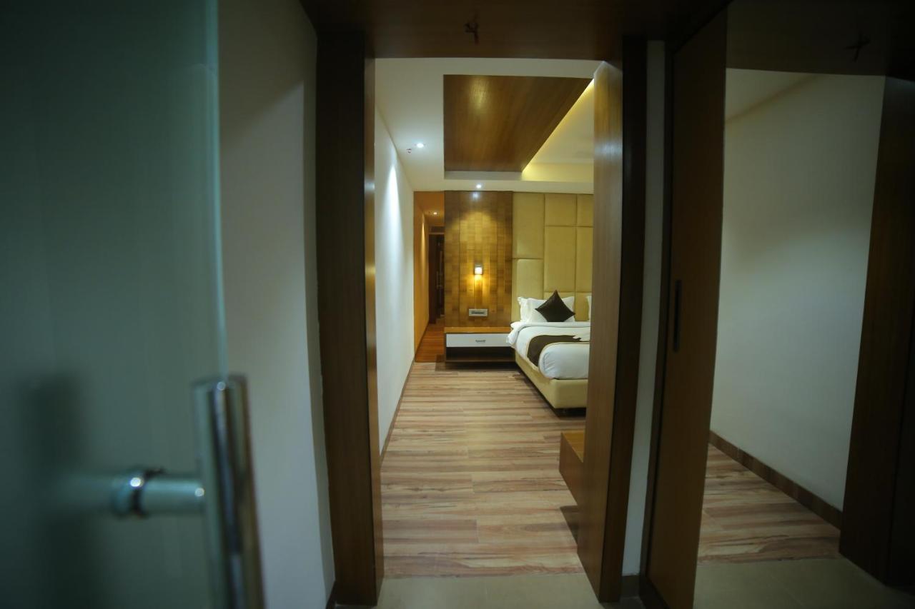Sree Fortune Grand, Tadepalli Hotel Tadepalle ภายนอก รูปภาพ