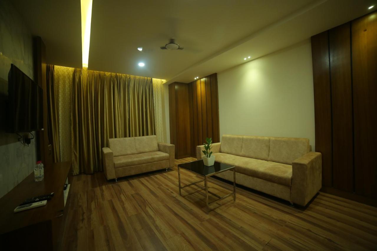 Sree Fortune Grand, Tadepalli Hotel Tadepalle ภายนอก รูปภาพ