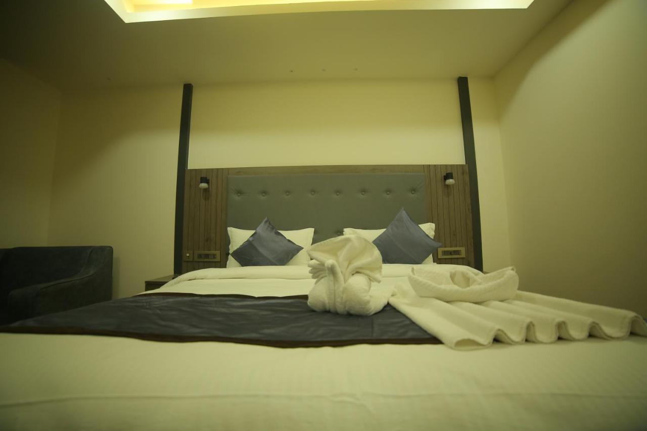 Sree Fortune Grand, Tadepalli Hotel Tadepalle ภายนอก รูปภาพ