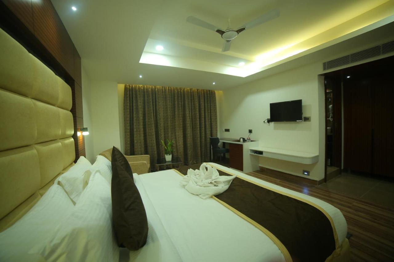Sree Fortune Grand, Tadepalli Hotel Tadepalle ภายนอก รูปภาพ