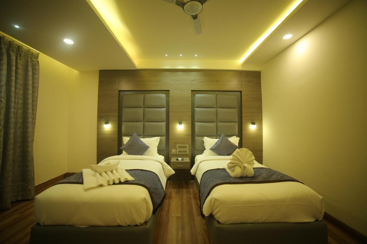 Sree Fortune Grand, Tadepalli Hotel Tadepalle ภายนอก รูปภาพ