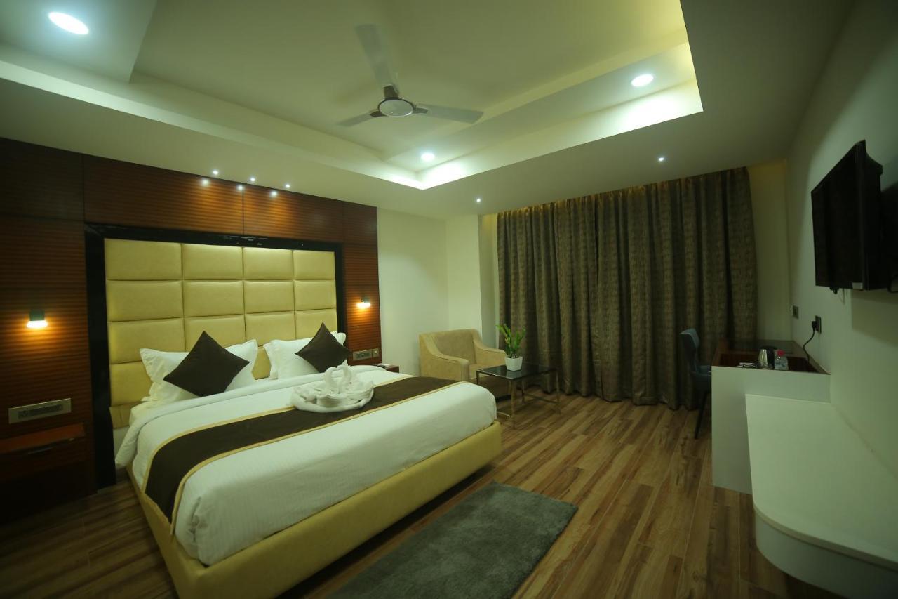 Sree Fortune Grand, Tadepalli Hotel Tadepalle ภายนอก รูปภาพ