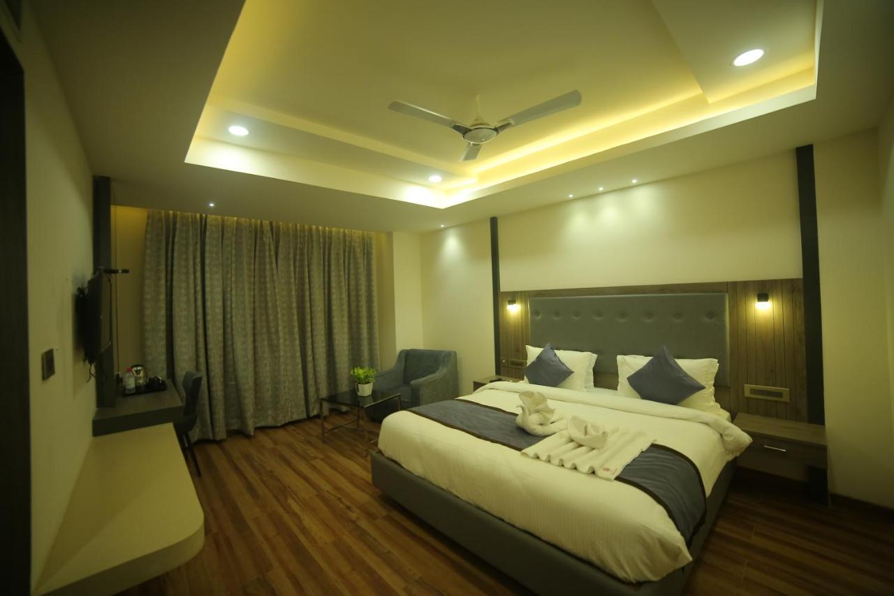 Sree Fortune Grand, Tadepalli Hotel Tadepalle ภายนอก รูปภาพ