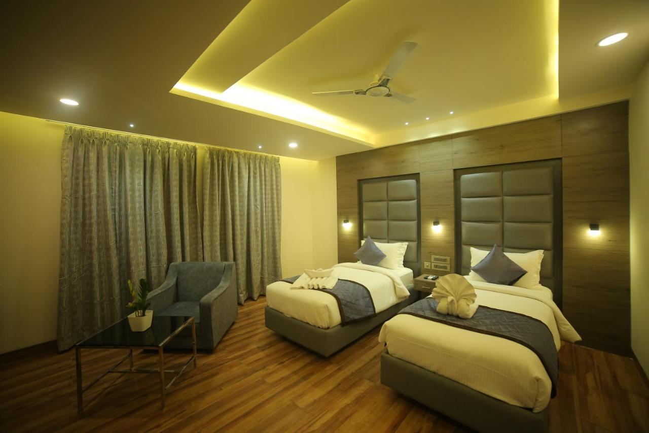 Sree Fortune Grand, Tadepalli Hotel Tadepalle ภายนอก รูปภาพ