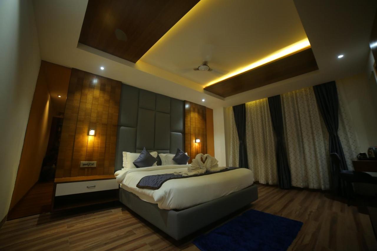 Sree Fortune Grand, Tadepalli Hotel Tadepalle ภายนอก รูปภาพ