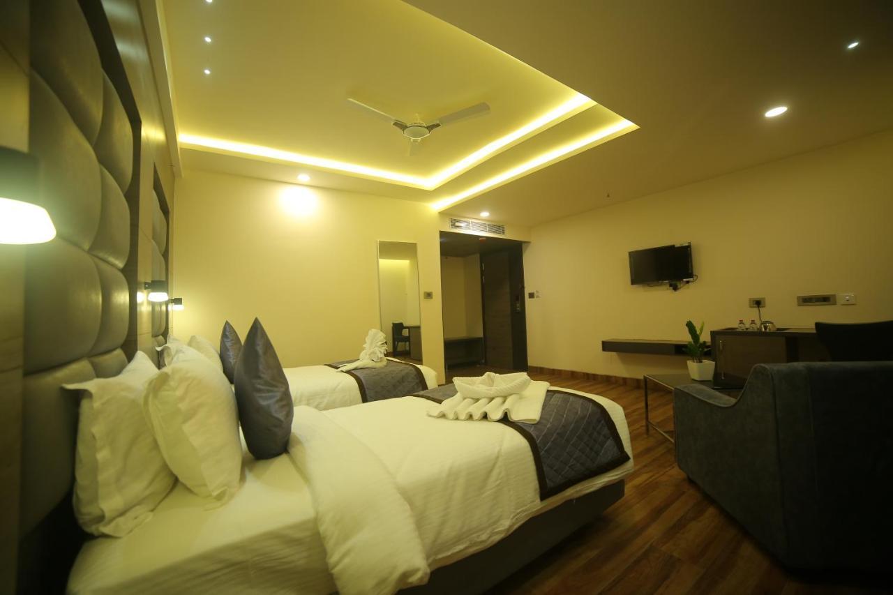 Sree Fortune Grand, Tadepalli Hotel Tadepalle ภายนอก รูปภาพ