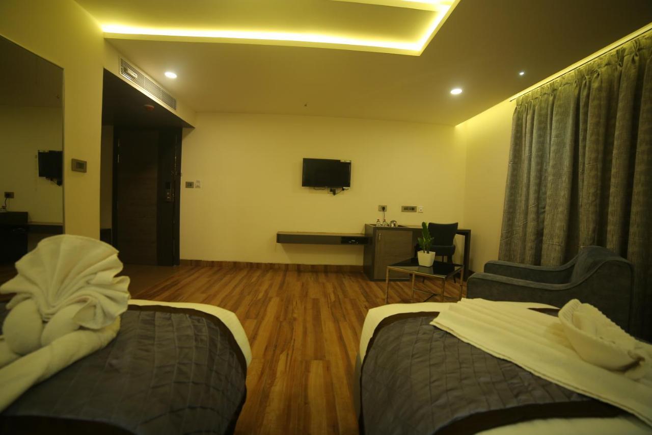 Sree Fortune Grand, Tadepalli Hotel Tadepalle ภายนอก รูปภาพ