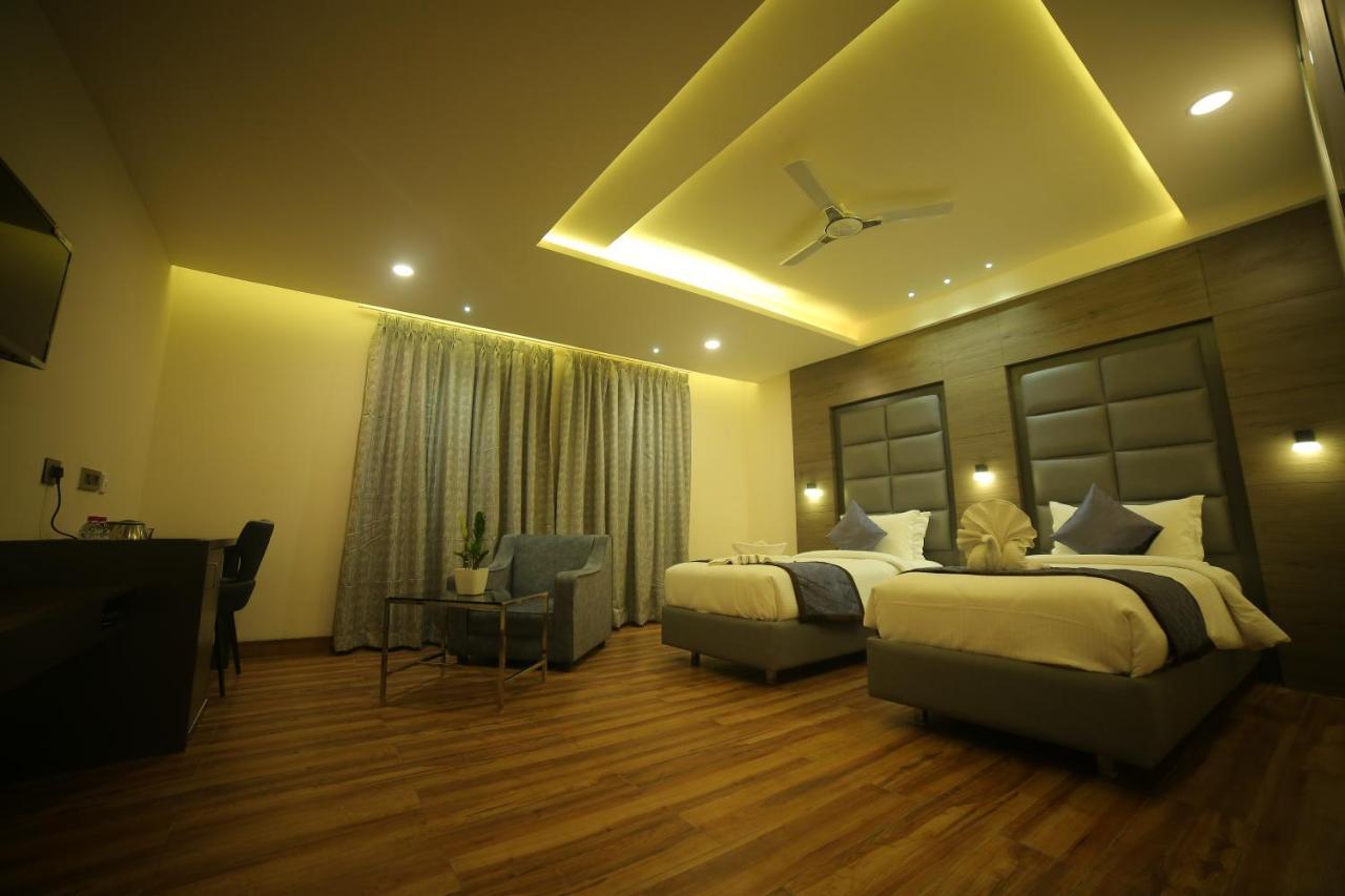 Sree Fortune Grand, Tadepalli Hotel Tadepalle ภายนอก รูปภาพ