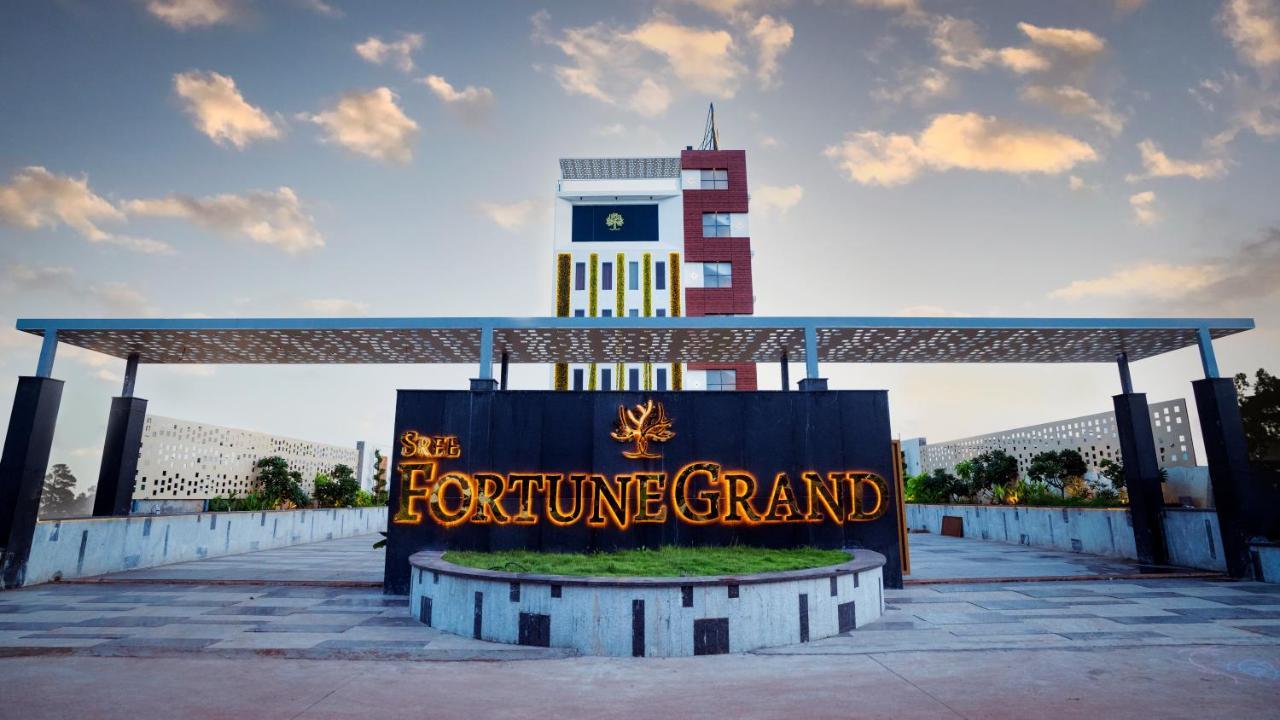 Sree Fortune Grand, Tadepalli Hotel Tadepalle ภายนอก รูปภาพ